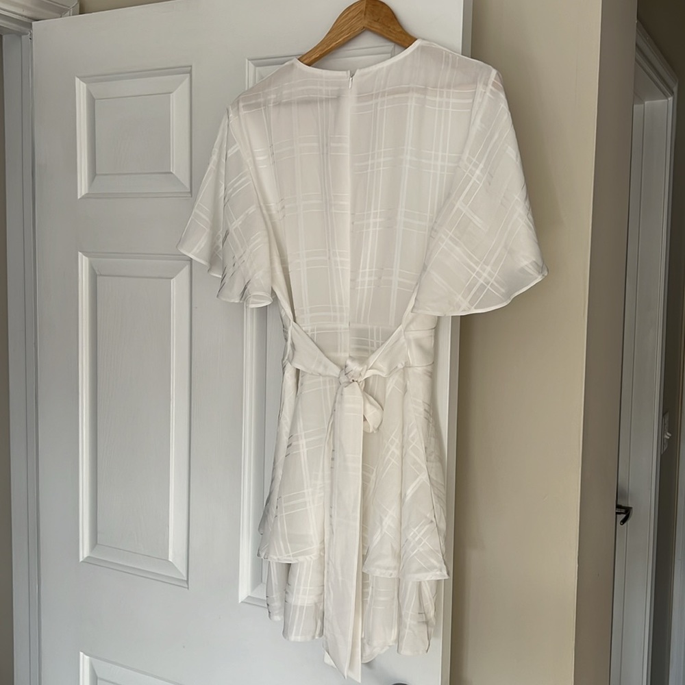 White romper - Picture 3 of 3